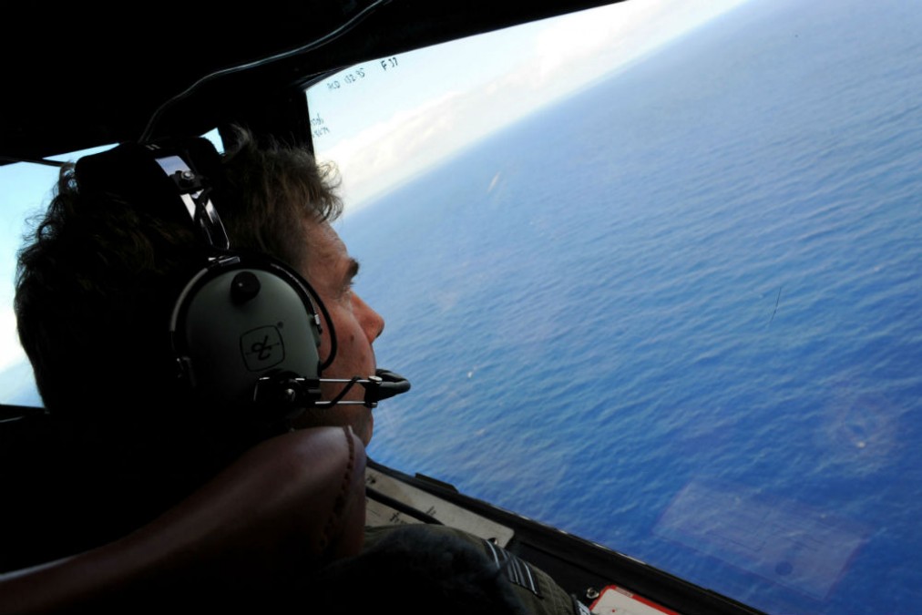 Tony Abbott wants new MH370 search after revealing mass murder-suicide investigation