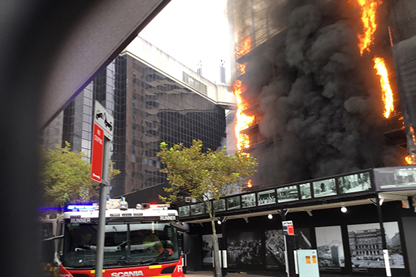 Article image for Hundreds evacuated due to Circular Quay building inferno