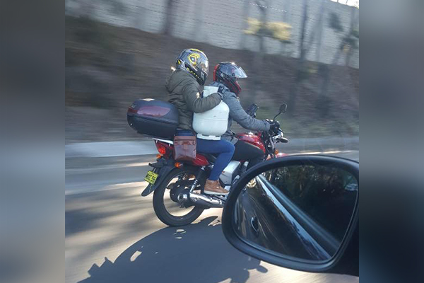 Article image for Motorbike duo dance with danger on busy highway