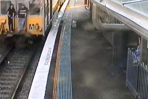 Article image for WATCH | ‘Dare-devil’ train surfers caught on camera