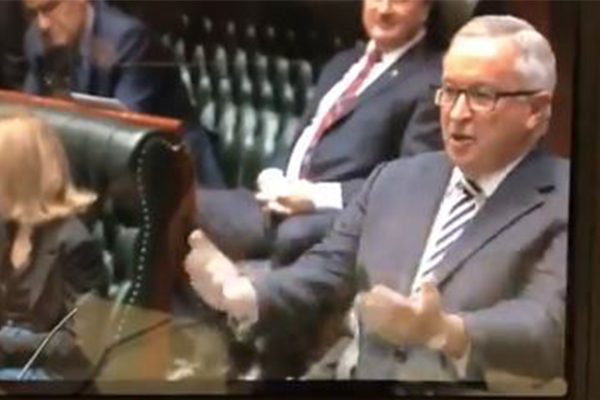 Article image for Minister accused of ‘drunk’ dancing, calls in to defend himself