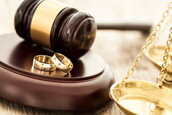 Article image for Courts can now order the transfer of debts from one spouse to another 