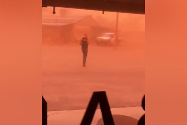 Article image for WATCH | Dust storm sweeps through outback NSW