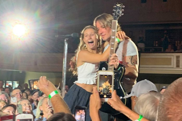 Article image for Keith Urban gives deserving teen his guitar following her heartbreaking story