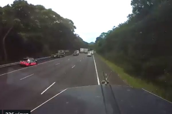 Article image for WATCH | Truck forced to slam on brakes due to 40km/h emergency vehicle rule
