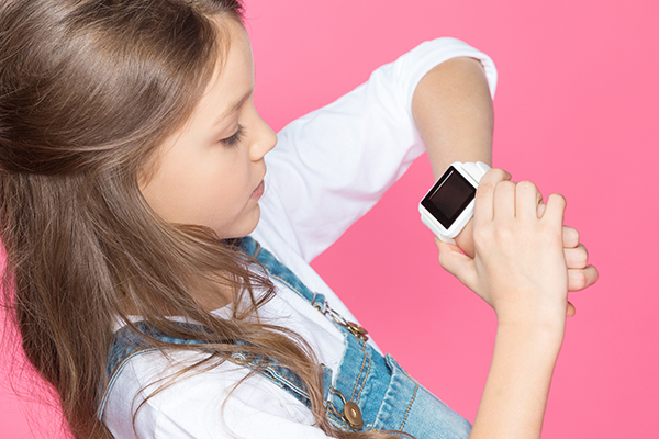 Article image for Smart watch: Concerns hackers are spying on your kids