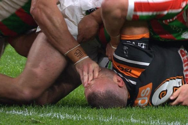 Article image for ‘Disturbing in the extreme’: Experts condemn abhorrent act in last night’s NRL