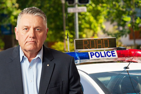 Article image for Ray Hadley pleads with Roads Minister over ‘stupid legislation’