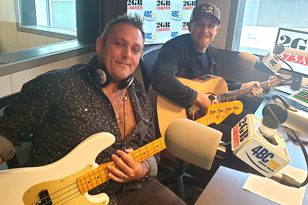 The Wolfe Brothers perform a moving tribute to Aussie veterans live in studio