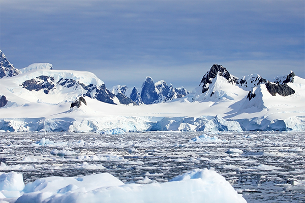 Explorer aims to break records with Antarctica journey