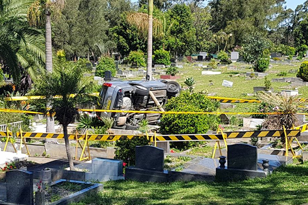 Article image for Car crashes into Sydney cemetery