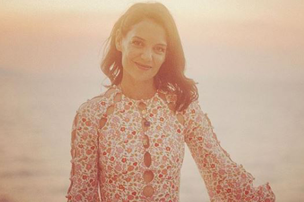 Katie Holmes will be serving burgers to support families in need