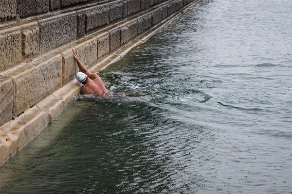 How an Aussie outback grazier is training to swim the English Channel