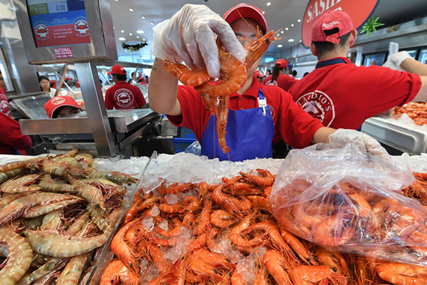 Article image for Aussies flock to Sydney Fish Market for final hours of Christmas sale