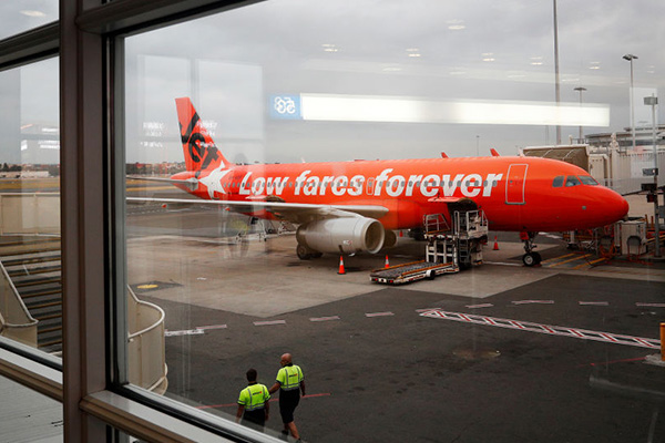 Article image for ‘Nowhere to be seen’: Jetstar refuses to negotiate as strikes throw flights into chaos