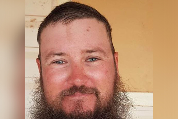 Grazier refuses to shave beard until decent rainfall hits drought-stricken NSW