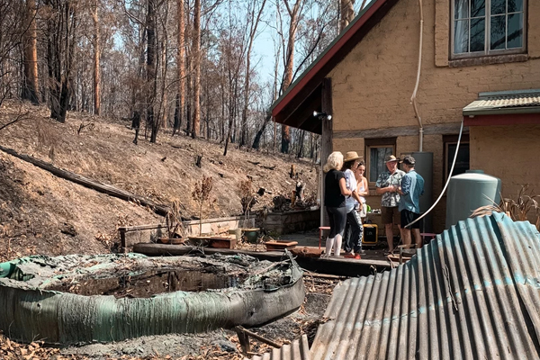 Stranded South Coast residents taking the bushfire recovery upon themselves