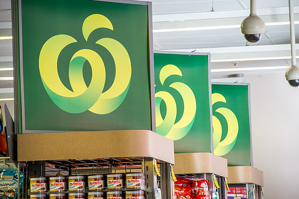 Article image for Woolworths boss apologises as elderly again met with no stock