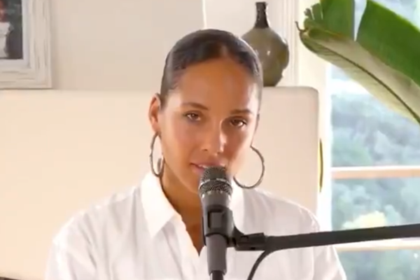 Article image for WATCH | Alicia Keys’ moving tribute to essential workers