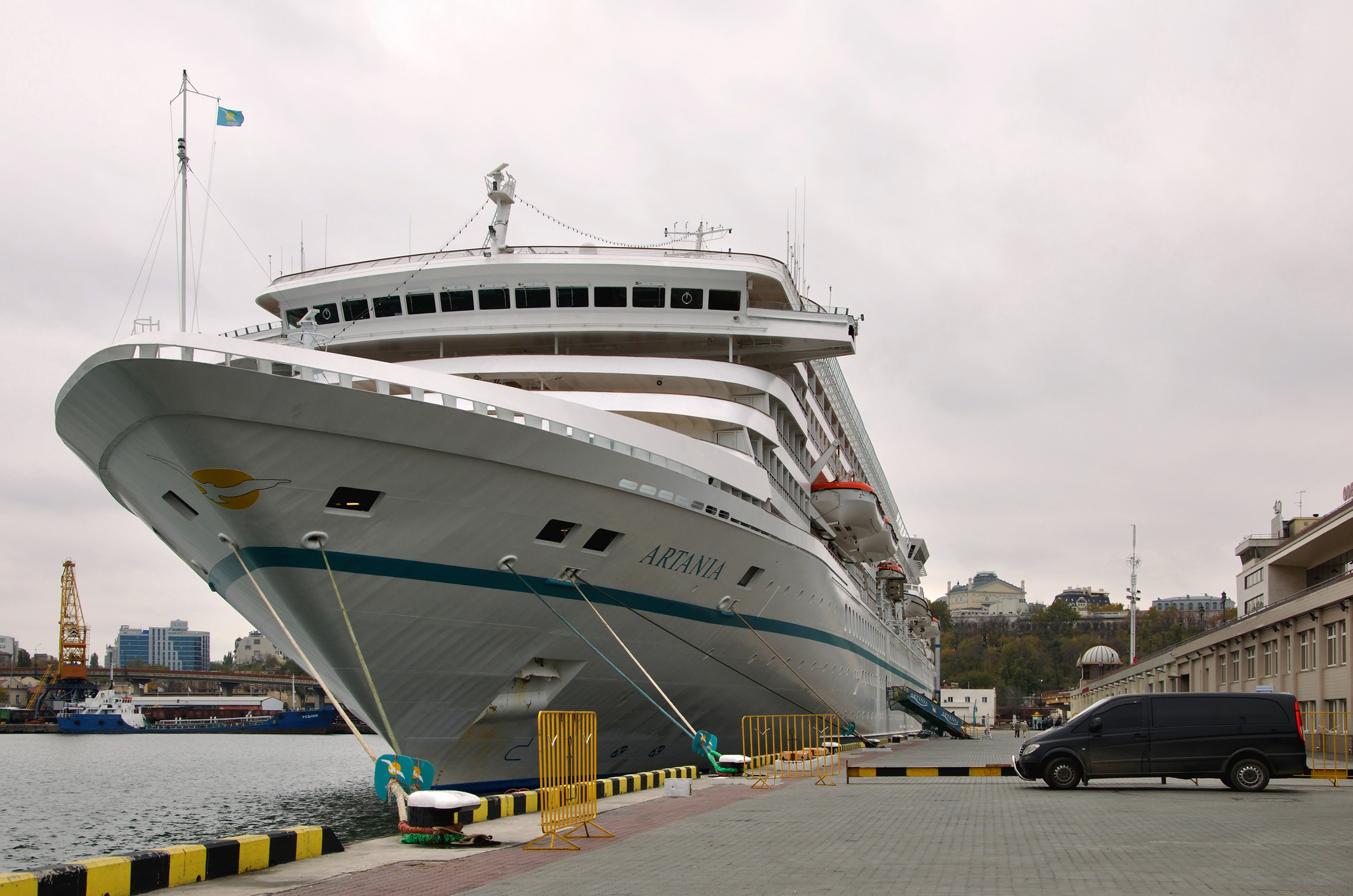 Cruise industry’s new safety protocols snub mandatory vaccination