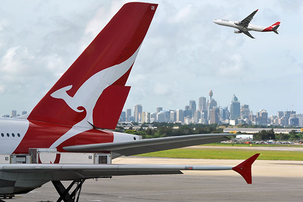 Article image for ‘Pick up the bloody phone!’: Qantas leaves customers on hold for several hours