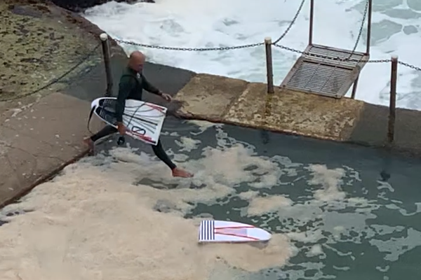 Article image for WATCH | Wipeout! Champion surfer Kelly Slater snaps his board