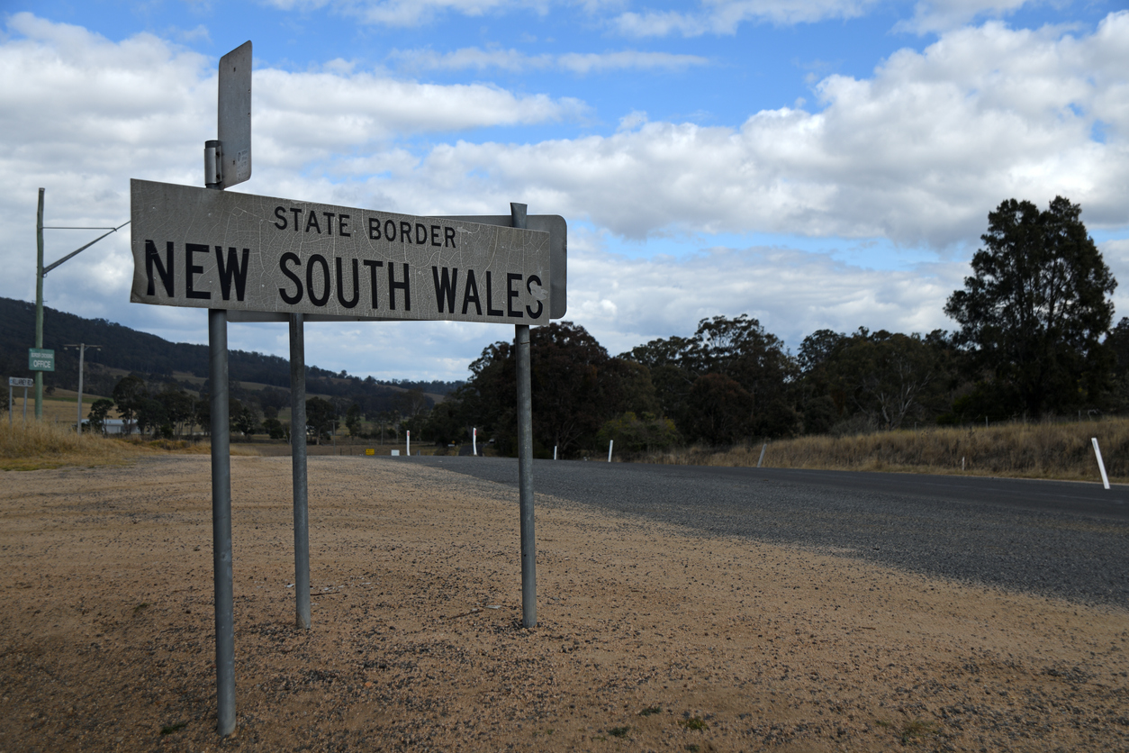 Article image for Sydney supermarket worker tests positive to COVID-19 after crossing border unchecked