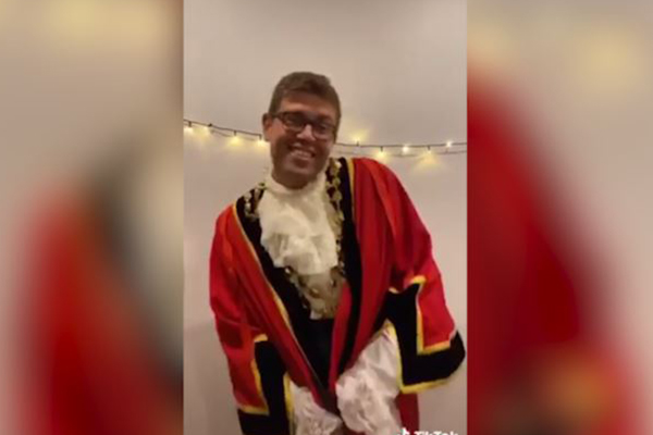 Article image for Ryde Mayor defends TikTok dance in his mayoral robes and chains