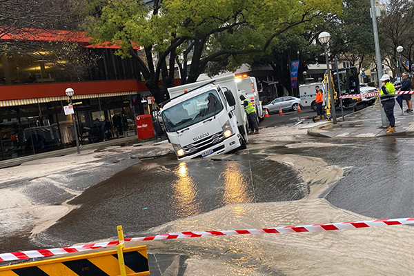 Article image for PHOTOS | Truck caught in Double Bay sinkhole