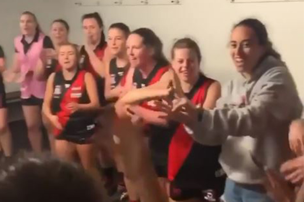 Watch Football Team S Heartwarming Auslan Rendition 2gb