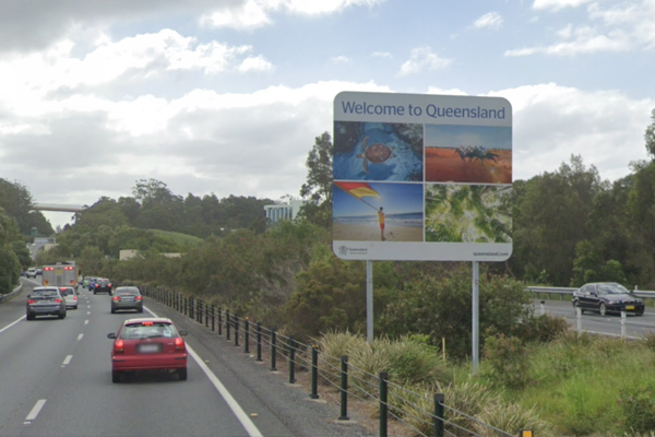 Traffic flow at Queensland-NSW border steady despite online glitches