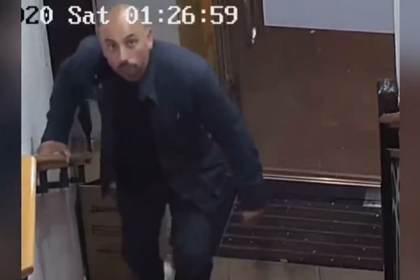 Brazen thief caught on camera stealing from Sydney restaurant