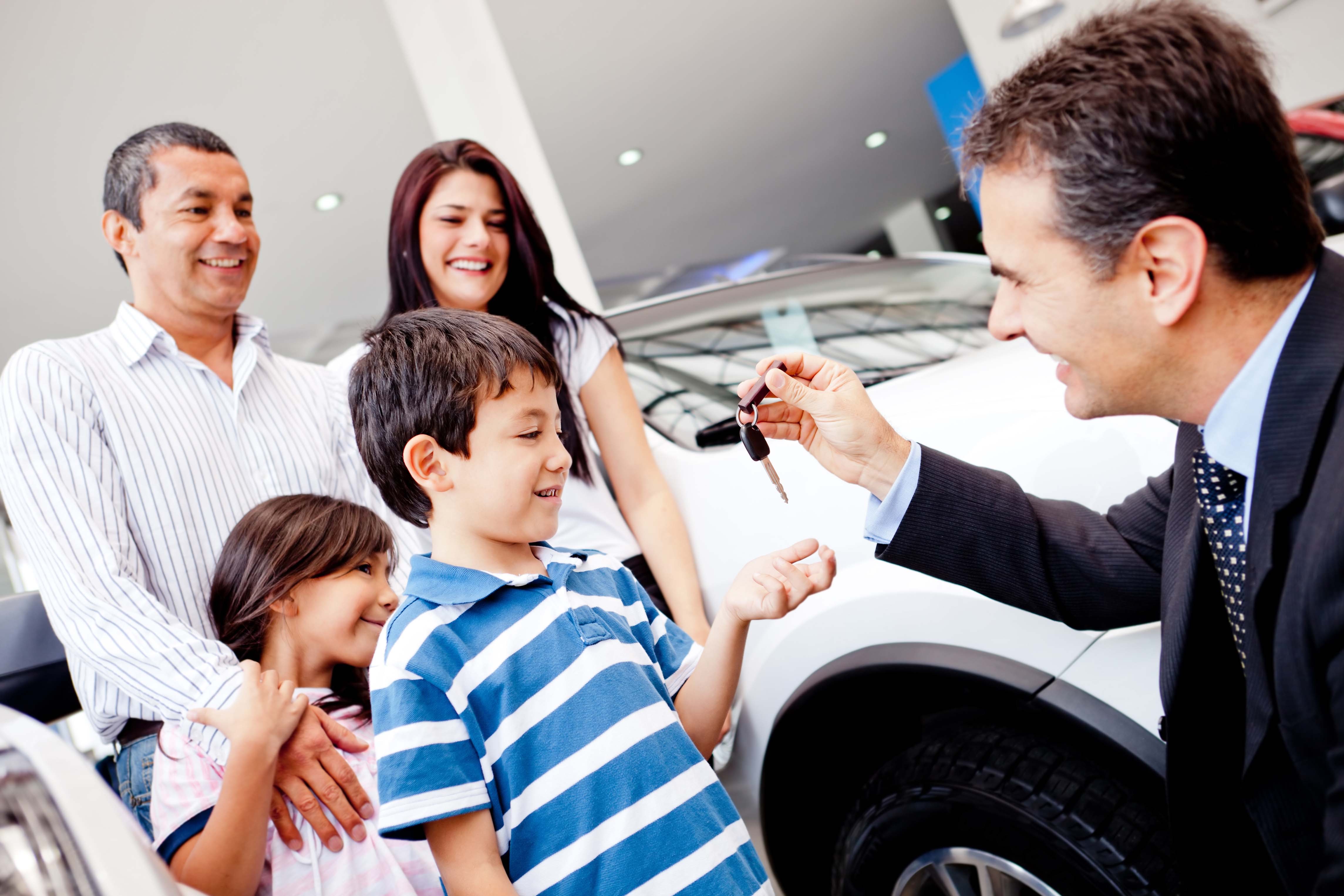 1100_story_tips_family_car_buying