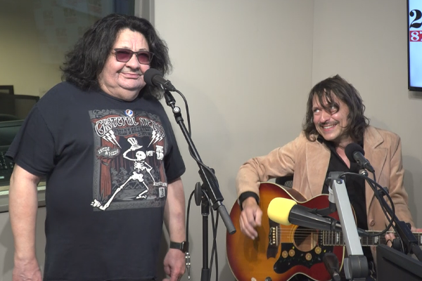 Aussie rocker Richard Clapton covers Neil Young’s ‘Cinnamon Girl’