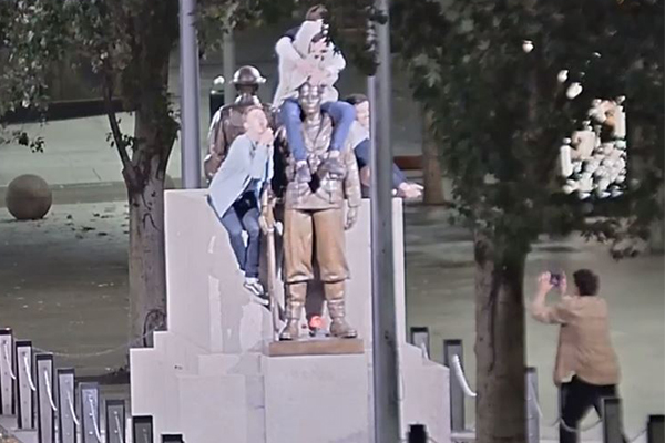 Article image for Police release CCTV of Cenotaph vandals caught in the act