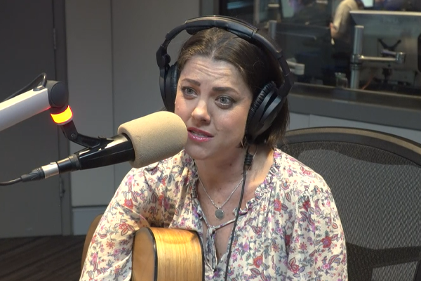 The ‘wisdom born of pain’ in Amber Lawrence’s Helen Reddy cover