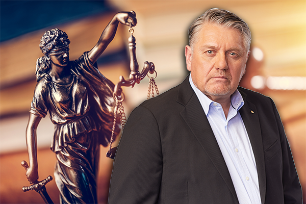 Article image for Ray Hadley lobbies Premier over ‘pittance’ funding for court service