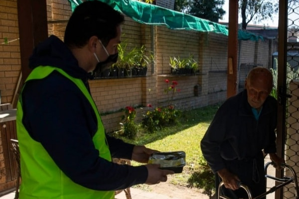 Article image for Sick south-west Sydneysiders overwhelmed by volunteers’ show of support