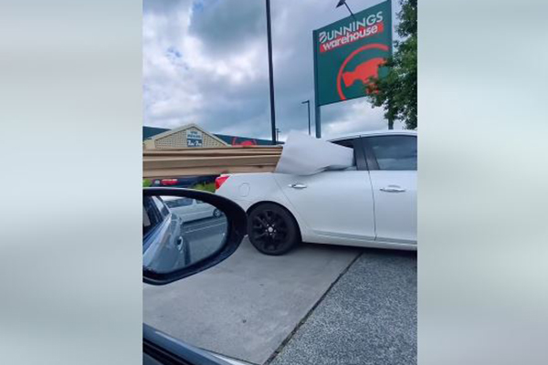 Article image for WATCH | Man caught leaving Bunnings with bizarre load