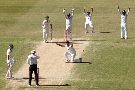 Aussies thrash Sri Lanka with record Test win