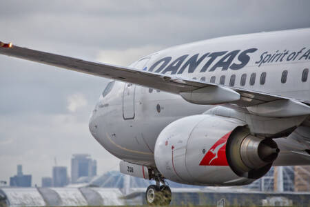 Why Qantas services are in the ditch