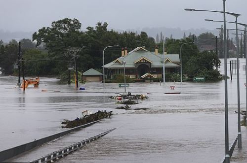 Article image for NSW towns told to evacuate as flood warnings rise