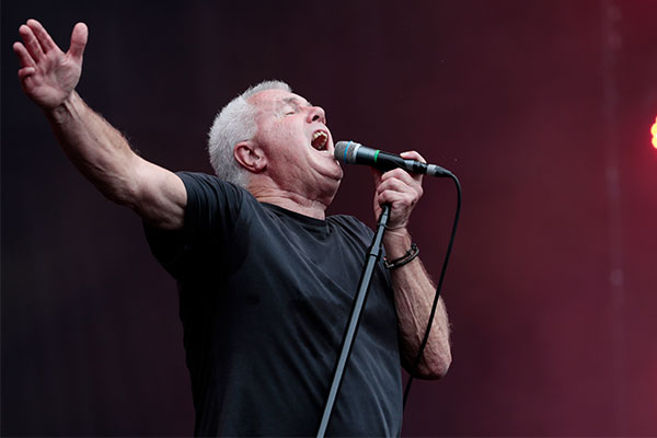 Article image for Daryl Braithwaite prepares to headline free concert for flood victims