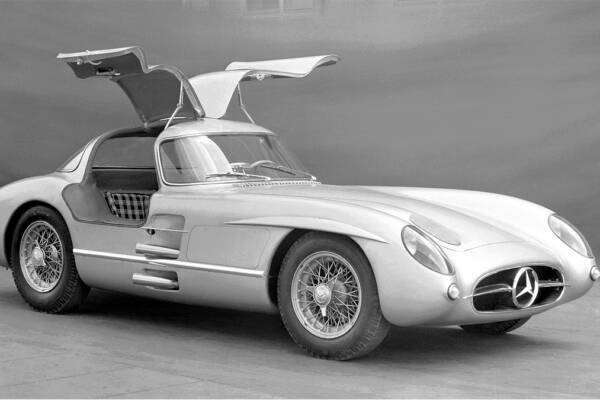 Mercedes-Benz-300-SLR Coupe-gull-wing-doors