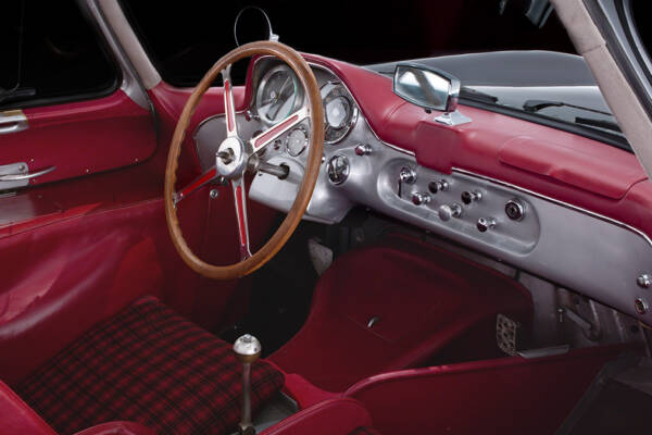 Mercedes-Benz-300-SLR Coupe-red-interior