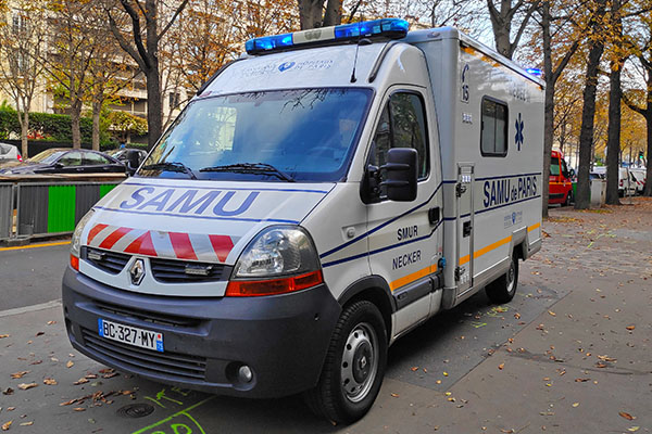Article image for Sydney man buys ambulances to help war victims in Ukraine