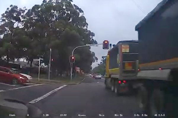 Article image for WATCH | Trucks, cars fly through red lights on major Sydney road