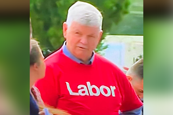 Article image for ‘I stay out of the politics’: Rail Union boss seen campaigning for Labor