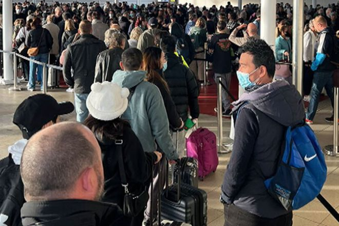 Article image for What sparked huge delays at Sydney Airport this morning