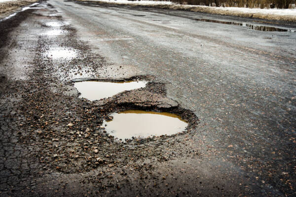 Article image for Mayor calls for government to pay for pothole repairs